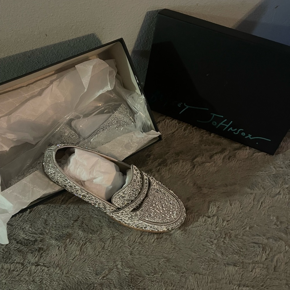 Betsy Johnson, 8, NIB, silver crystal